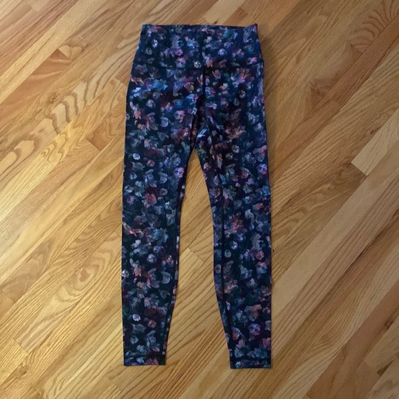 28” Lululemon Wunder Under Leggings - Picture 1 of 6